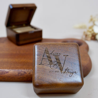 Wedding | Rustic Ring Box - Personalized Gift - The Chic Habitat